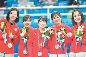 熱戦に幕 日本勢メダル最多１８　ロコ成長の銀 カーリング女子　北京五輪  