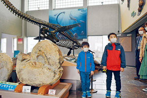 入館者６０万人達成 小樽の家族に記念品贈る 開館から４０年 穂別博物館