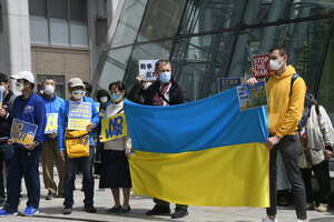 ウクライナに平和を 市民有志　ロシアへの抗議集会終了 ＪＲ札幌駅前