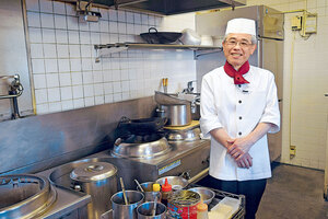 ３年ぶり 常連客の声に応え高松さん 総料理長に復帰 レストランこぶし　　厚真