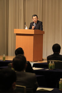 「倉栄会」総会　日本経済テーマに<br />
ジャーナリスト須田氏が講演