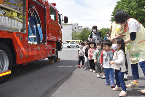 消防車かっこいい 苫小牧ふたば幼稚園で避難訓練