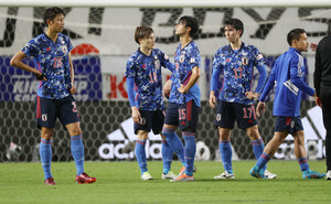 日本、チュニジアに敗れる キリン杯サッカー　ミス連発　後半３失点
