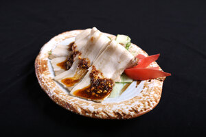 クラフトスパイスでうま味と深み  <br />
中国料理　桃苑 樽前湧水豚の食べるラー油ソース