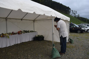 胆振東部地震から４年 犠牲者の冥福祈る 厚真町吉野地区　献花台に続々