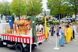 ３年ぶり「みこし渡御」 厚真神社で秋季例大祭