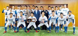 １０年ぶり全国大会出場を知事に報告<br />
空自千歳　日本選手権に挑む 社会人野球