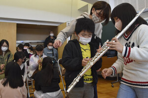 苫小牧ユースウィンズが小学生向け楽器体験会と演奏会