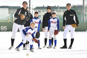 駒大苫野球部、少年野球チームを指導<br />
飛翔スワローズが参加