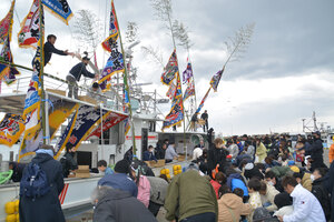 新造漁船の安全願う 「第三十八憂姫丸」進水式