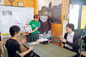手話でアイヌ文化学ぶ 修学旅行で白老へ カフェ「ミナパチセ」訪問 帯広聾学校の生徒２人