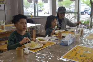 苫南高生の発案で「子ども食堂」 市文化交流センターが実施