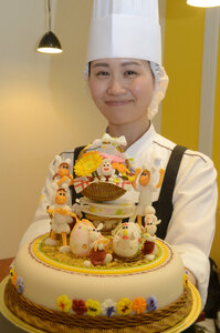道洋菓子作品コンで３位 パティシエの柴山さん <br />
どの角度から見ても楽しめる