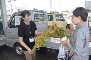 １０周年記念イベント開催 スズキアリーナ有明　厚真町支援で野菜も販売
