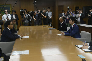 鈴木知事、３８年以降五輪招致再考求める 「いったん立ち止まった上で」　札幌市長と面談