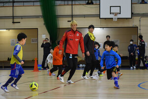 コンサドーレ札幌・中村選手と交流<br />
むかわ町でサッカー教室