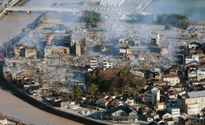 火の手拡大、ビル倒壊も<br />
「道路陥没、全て不安」―石川県輪島市な