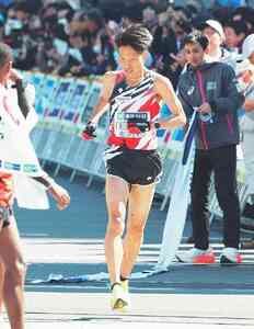 西山雄９位、大迫が五輪切符 鈴木は２８位に沈む 東京マラソン